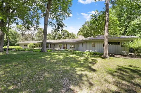 22 Evergreen Road North Oaks MN 55127