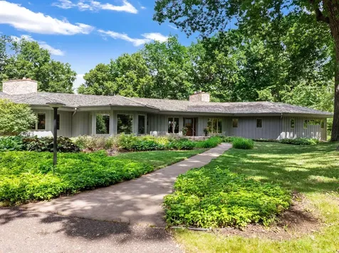 22 Evergreen Road North Oaks MN 55127