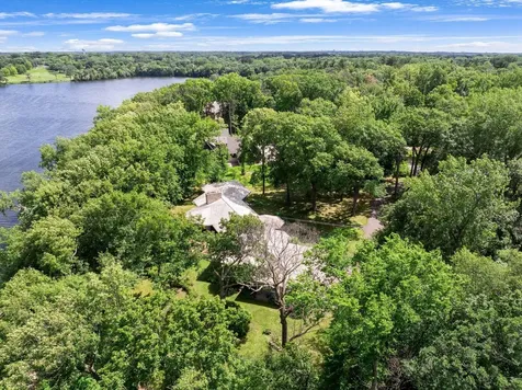 22 Evergreen Road North Oaks MN 55127