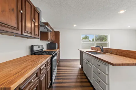 9143 Brunswick Avenue N Brooklyn Park MN 55443