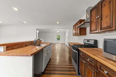 9143 Brunswick Avenue N Brooklyn Park MN 55443