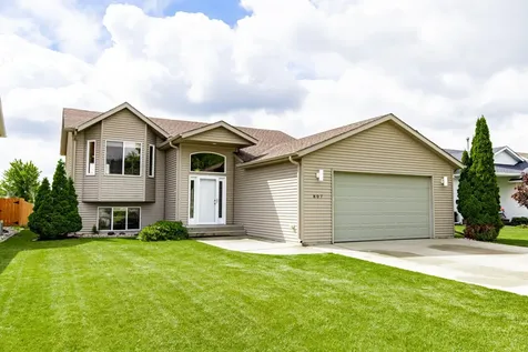 807 16th Avenue W West Fargo ND 58078