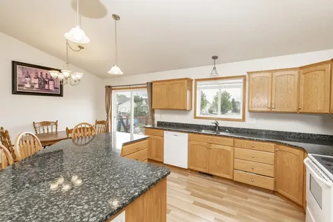 807 16th Avenue W West Fargo ND 58078