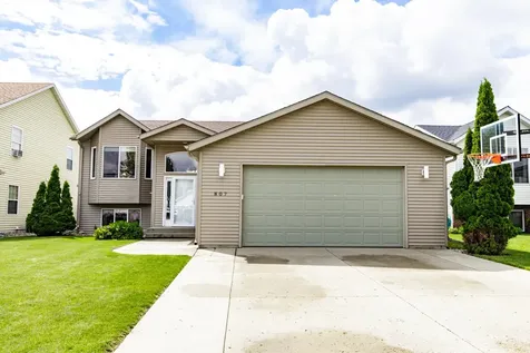 807 16th Avenue W West Fargo ND 58078