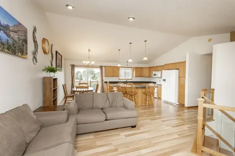 807 16th Avenue W West Fargo ND 58078