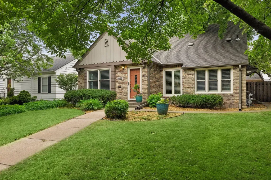 2215 Bayard Avenue Saint Paul MN 55116