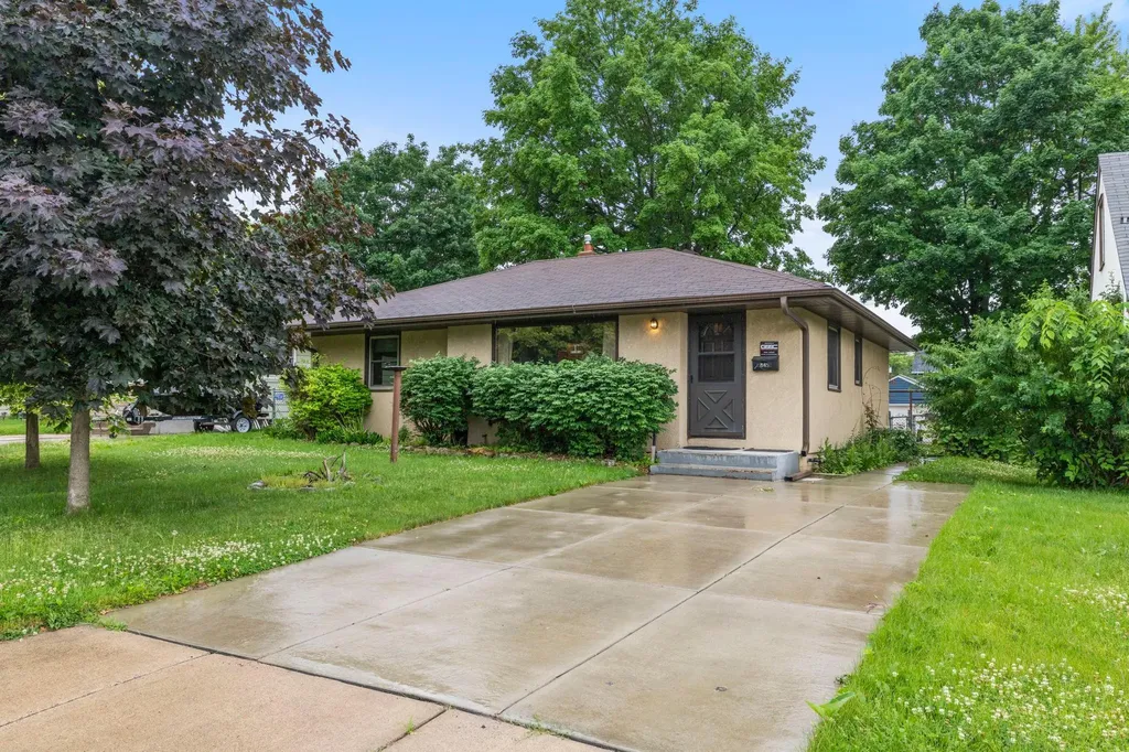 845 20th Avenue N South Saint Paul MN 55075