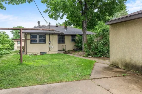 845 20th Avenue N South Saint Paul MN 55075