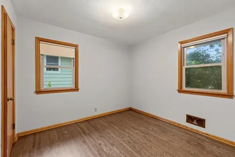 845 20th Avenue N South Saint Paul MN 55075