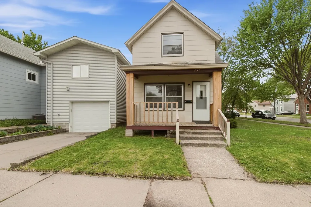 256 Rose Avenue W Saint Paul MN 55117