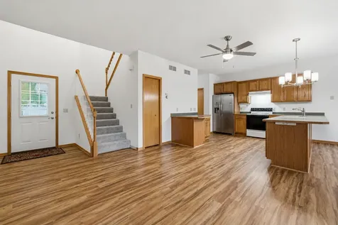 7582 6th Street N Oakdale MN 55128