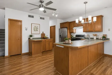 7582 6th Street N Oakdale MN 55128