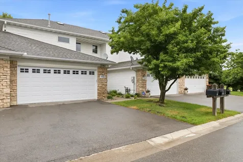 7582 6th Street N Oakdale MN 55128