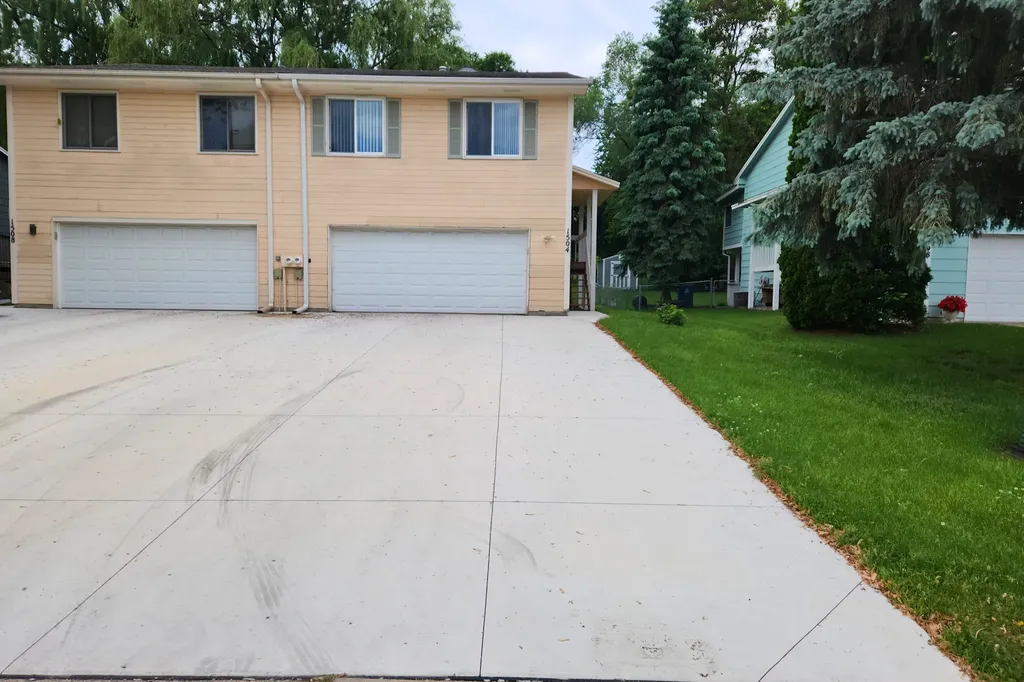 1504 Roundhouse Circle Shakopee MN 55379