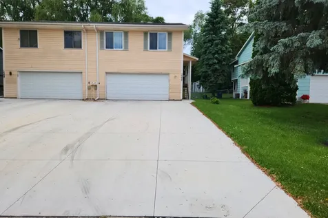 1504 Roundhouse Circle Shakopee MN 55379