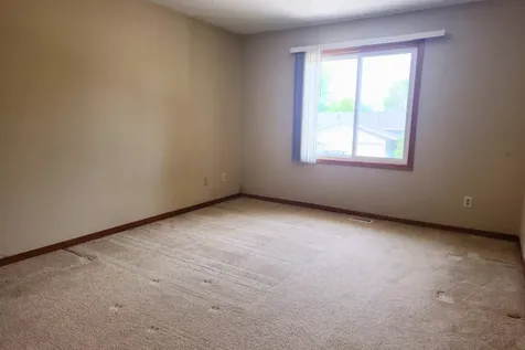 1504 Roundhouse Circle Shakopee MN 55379