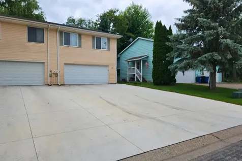 1504 Roundhouse Circle Shakopee MN 55379
