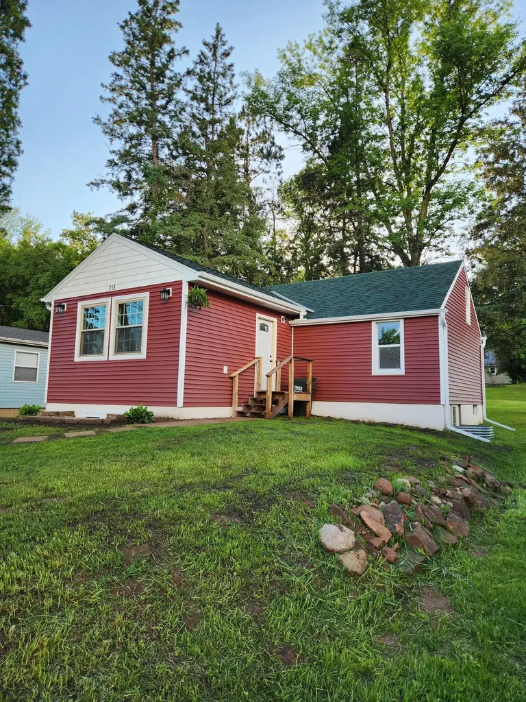 715 Commercial Avenue N Sandstone MN 55072