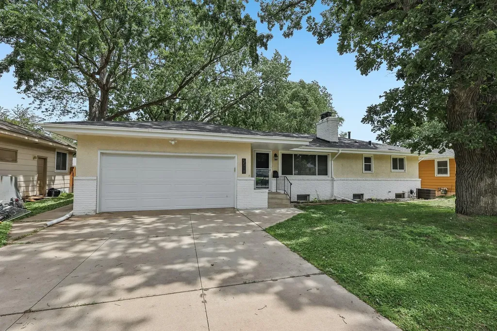 5518 Regent Avenue N Crystal MN 55429