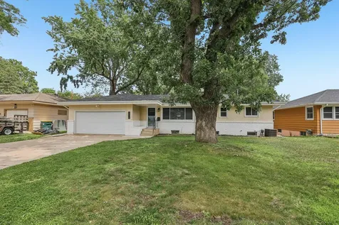 5518 Regent Avenue N Crystal MN 55429