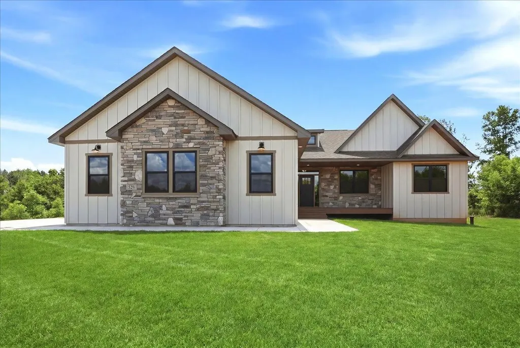 329 138th Avenue Saint Joseph Twp WI 54082