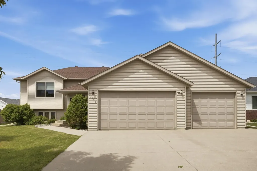 1534 Woodridge Lane West Fargo ND 58078