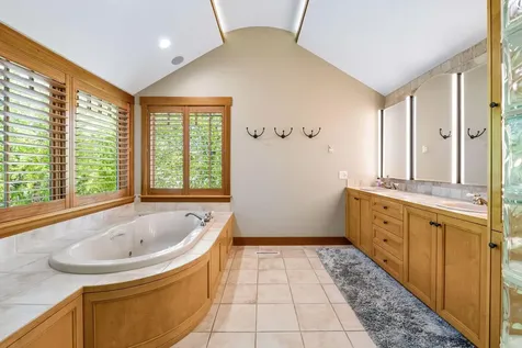 2439 Emerald Trail Minnetonka MN 55305
