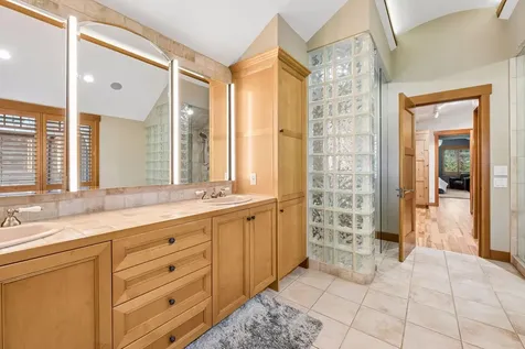 2439 Emerald Trail Minnetonka MN 55305