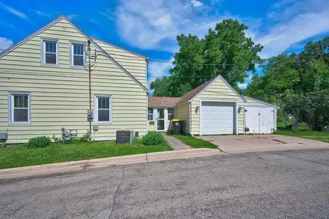 325 South Street W Caledonia MN 55921