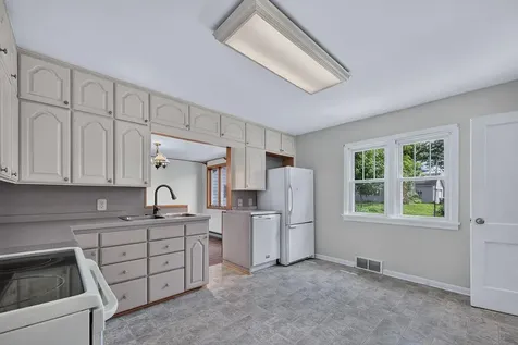 325 South Street W Caledonia MN 55921