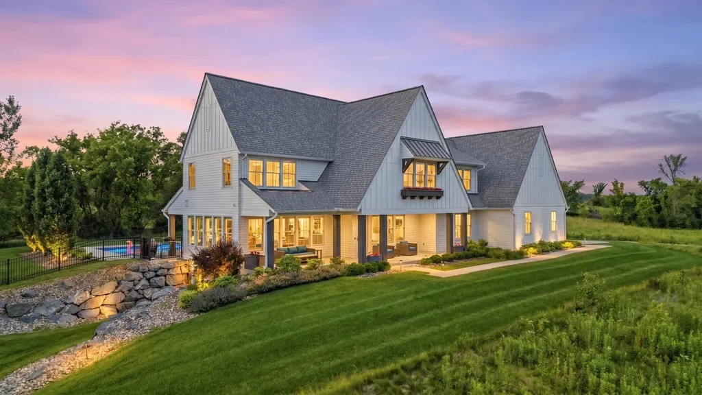 22233 Dakota Avenue Lakeville MN 55044