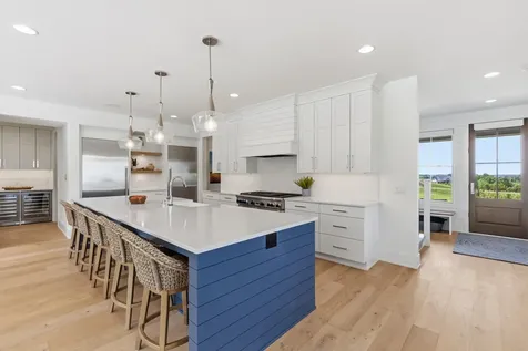 22233 Dakota Avenue Lakeville MN 55044