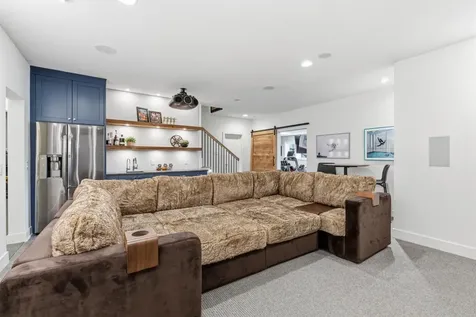 22233 Dakota Avenue Lakeville MN 55044