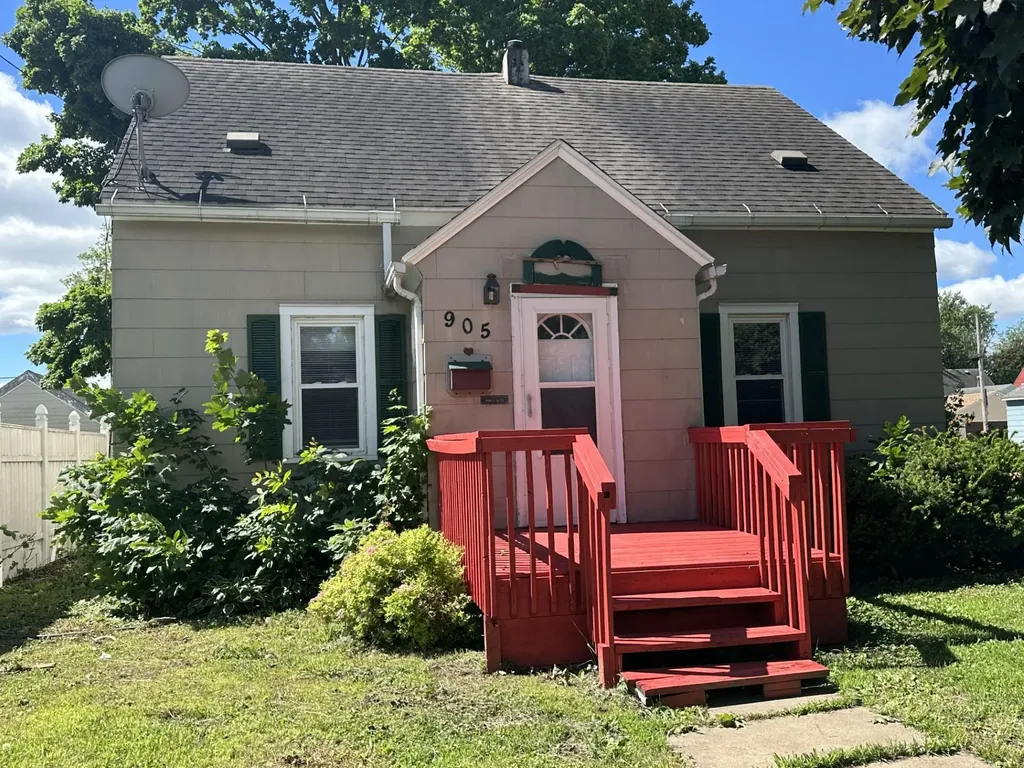 905 9th Avenue SW Austin MN 55912