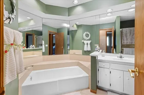 4602 1/2 Penkwe Way Eagan MN 55122