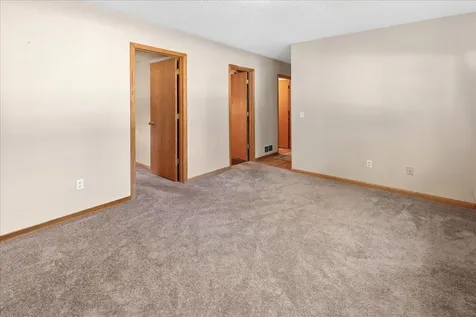 4602 1/2 Penkwe Way Eagan MN 55122