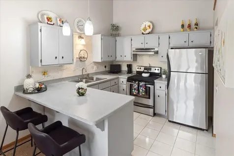 4602 1/2 Penkwe Way Eagan MN 55122