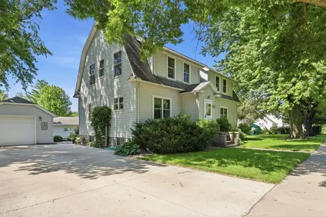 424 E 11th Street Gibbon MN 55335