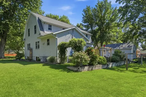 424 E 11th Street Gibbon MN 55335