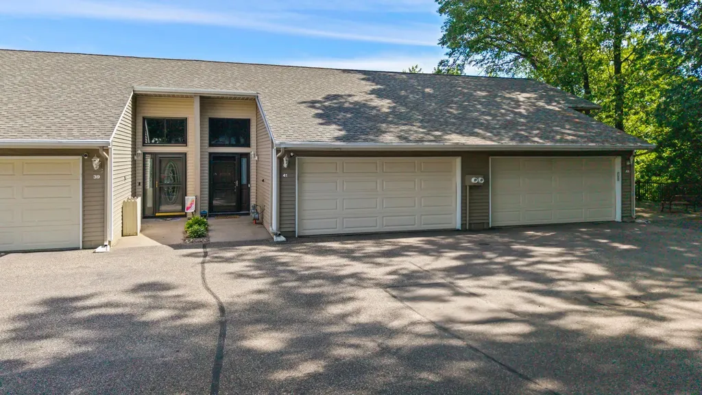 41 Round Lake Trail Little Canada MN 55117