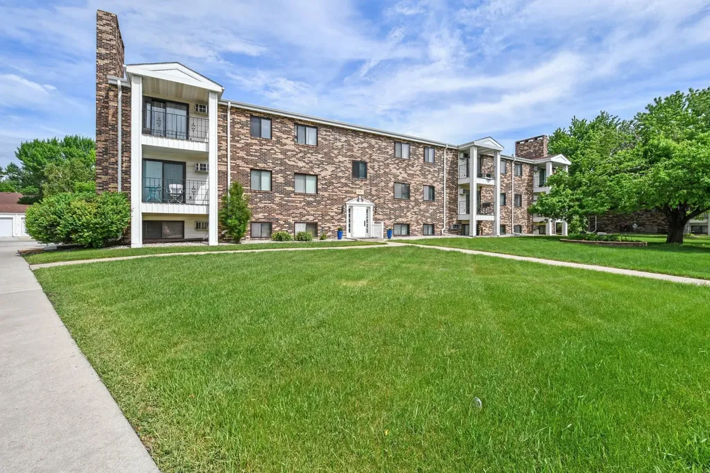 321 Prairiewood Circle S Fargo ND 58103