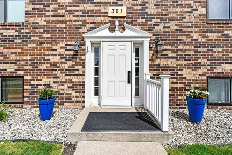 321 Prairiewood Circle S Fargo ND 58103