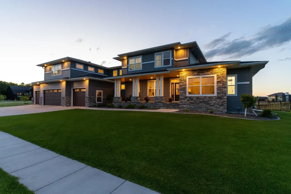 2815 Rivers Bend Drive E West Fargo ND 58078