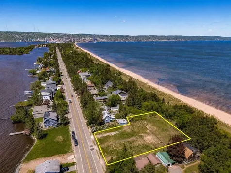29XX S Lake Avenue Duluth MN 55802