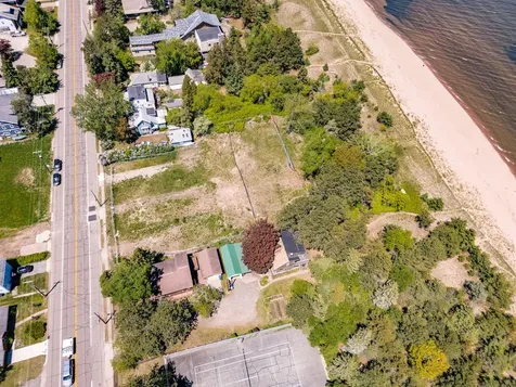 29XX S Lake Avenue Duluth MN 55802