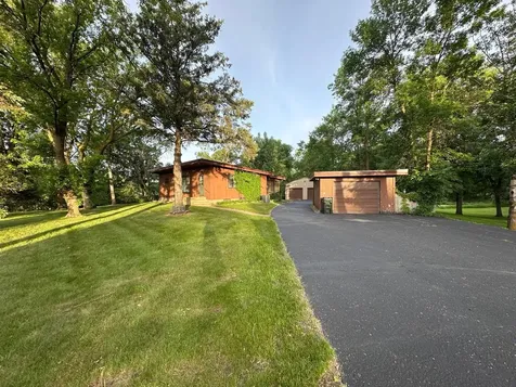 1402 N Mckay Avenue NE Alexandria MN 56308