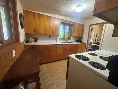 1402 N Mckay Avenue NE Alexandria MN 56308