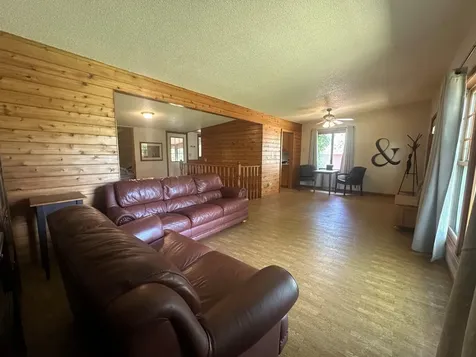 1402 N Mckay Avenue NE Alexandria MN 56308