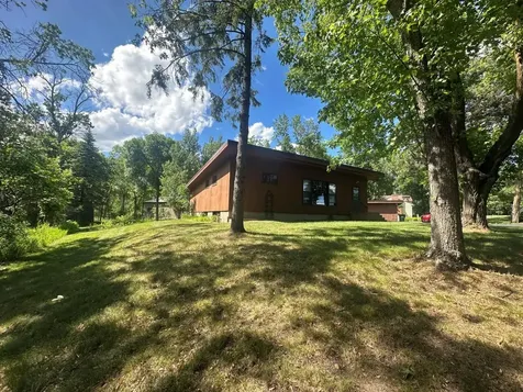 1402 N Mckay Avenue NE Alexandria MN 56308