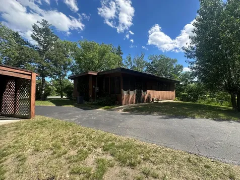 1402 N Mckay Avenue NE Alexandria MN 56308